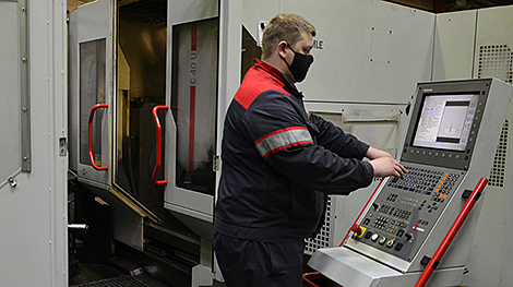 Филиал ММЗ в Столбцах начал выпускать сложные отливки перспективных двигателей