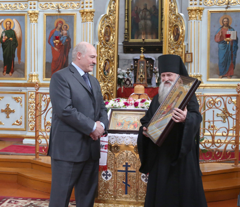 Лукашэнка ў свята Вялікадня пабываў у Спаса-Праабражэнскім храме ў Шклове