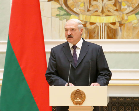 Лукашэнка нацэльвае выпускнікоў ваенных ВНУ выкарыстоўваць свае веды і вопыт для забеспячэння нацбяспекі