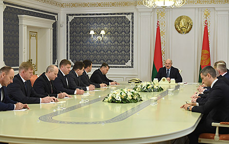 Людзі, эканоміка і прафесіяналізм - Лукашэнка даў наказы новым кіраўнікам мясцовай вертыкалі