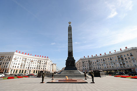 Лукашэнка: Беларусь памятае ўсіх герояў і бязвінных ахвяр вайны