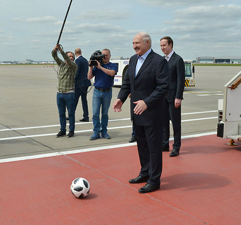 Лукашэнка прыбыў у Маскву на цырымонію адкрыцця чэмпіянату свету па футболе