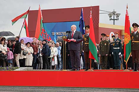 Лукашэнка: дзяржаўныя герб і сцяг увасабляюць суверэнітэт і нацыянальнае адзінства Беларусі