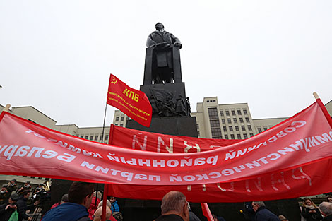 Дзень працоўных дасягненняў і важных адкрыццяў. Лукашэнка падкрэсліў стваральны сэнс свята 7 лістапада