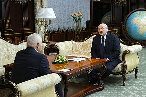 Лукашэнка заявіў, што Беларусь не мае дачынення да абвастрэння адносін з Украінай