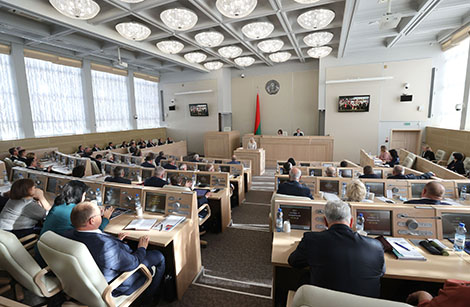 Сенатары адобрылі законапраект аб змяненні Канстытуцыі Беларусі
