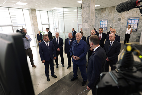 Гандаль у вёсцы і перспектывы БелОМА. Лукашэнка наведаў Вілейскі раён