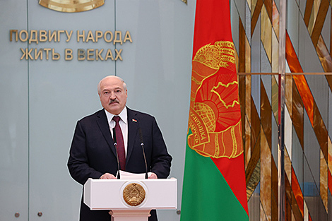 Лукашэнка: у Беларусі не дапусцяць спроб перапісаць гісторыю і забраць Перамогу савецкага народа