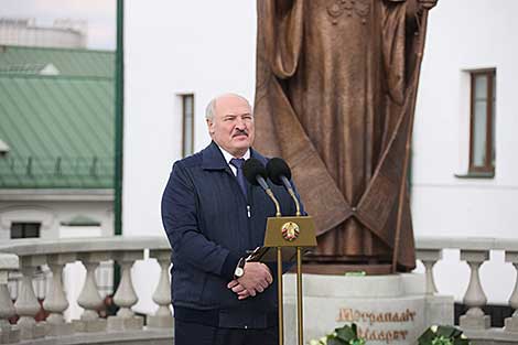 Лукашэнка на адкрыцці помніка мітрапаліту Філарэту: ён быў духоўным айцом і сумленнем нацыі