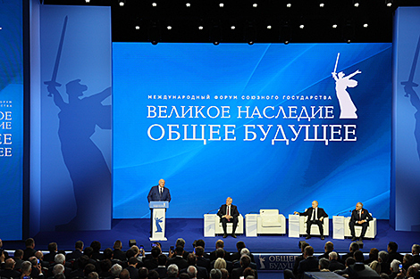 Лукашэнка: мы наследнікі герояў-пераможцаў, гэты статус шмат да чаго абавязвае і многіх раздражняе