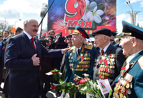 Лукашэнка: Мы ніколі не перастанем схіляцца перад мужнасцю сваіх землякоў на вайне