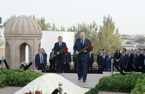 Лукашэнка наведаў магілу Іслама Карымава ў Самаркандзе