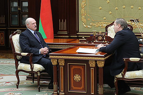 Лукашэнка абмеркаваў з Каранікам гатоўнасць да магчымай другой хвалі пандэміі з улікам выбранага Беларуссю шляху