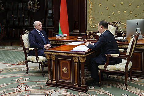 Сітуацыя ў эканоміцы і на прадпрыемствах - Лукашэнка прыняў з дакладам прэм'ер-міністра