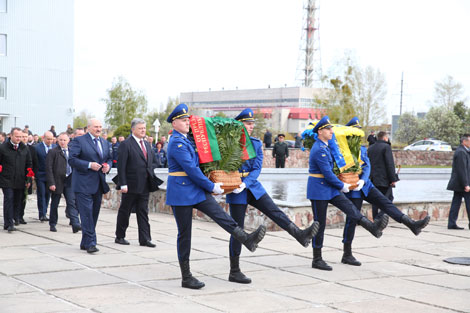 Лукашэнка і Парашэнка ў Чарнобылі ўшанавалі памяць загінулых ліквідатараў