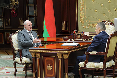 Лукашэнка правёў рабочую сустрэчу са старшынёй Вярхоўнага суда