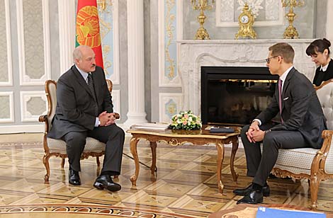Лукашэнка вітае развіццё супрацоўніцтва з ЕІБ