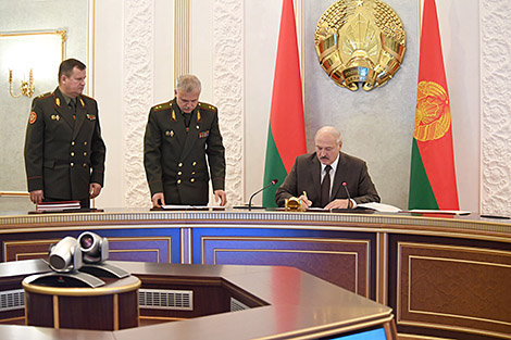 Лукашэнка зацвердзіў новы план абароны Беларусі. На чым зроблены акцэнты?