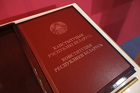 Прыняцце Канстытуцыі дало магчымасць беларусам рэалізаваць імкненне быць гаспадарамі на сваёй зямлі - Лукашэнка