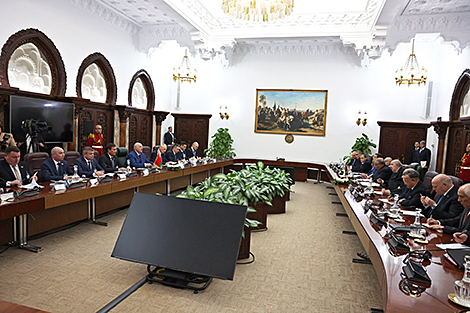 Лукашэнка: Беларусь і Алжыр у бліжэйшыя год-два павінны выйсці на тавараабарот хаця б $500 млн