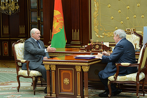 Лукашэнка: Беларусь мае намер стаць сусветным лідарам у вытворчасці калійных угнаенняў
