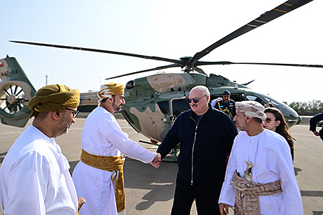 Лукашэнка ў Амане наведвае порт і СЭЗ 