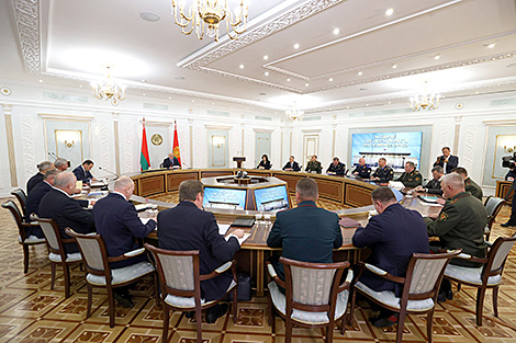Лукашэнка сабраў пасяджэнне Савета бяспекі па пытаннях забеспячэння нацыянальнай бяспекі Беларусі