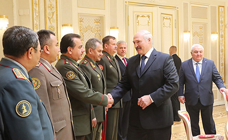 Лукашэнка: Беларусь выступае за хутчэйшае аснашчэнне КСАР найноўшымі ўзорамі ўзбраення і ваеннай тэхнікі
