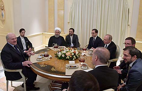 Лукашэнка прыняў удзел у нефармальнай сустрэчы з прэзідэнтамі Расіі, Ірана і Турцыі