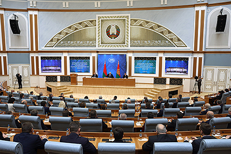 Лукашэнка сабраў вялікую нараду па развіцці навуковай сферы