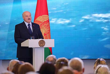 Лукашэнка адзначае ўпэўненае развіццё касмічнай галіны ў Беларусі