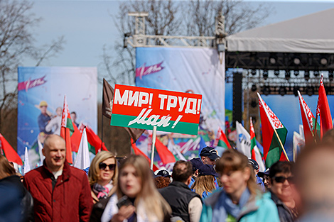 Лукашэнка: Першамай аб'ядноўвае ўсіх, хто працуе на карысць Радзімы