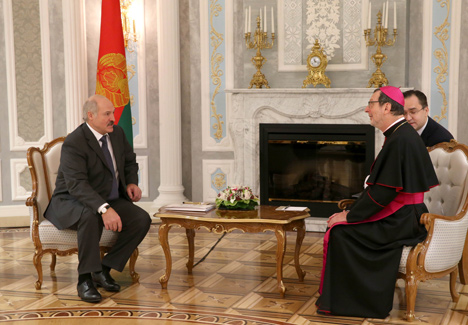 Лукашэнка: Беларусь прадоўжыць палітыку наладжвання самых цесных адносін з Ватыканам