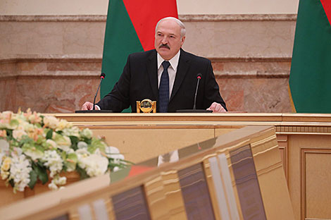 У Лукашэнкі абмяркоўваюць першачарговыя меры па забеспячэнні ўстойлівай работы эканомікі і сацыяльнай сферы
