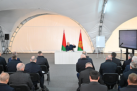 Вельмі марудна разгортваемся, трэба паскарацца. Лукашэнка абазначыў актуальныя задачы па развіцці аграсэрвісаў