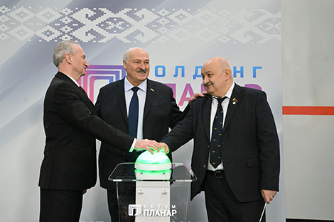 Лукашэнка ў Мінску даў старт рабоце ўнікальнай вытворчасці ў сферы мікраэлектронікі