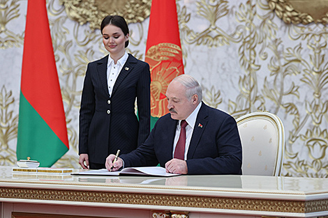 Лукашэнка: новая Канстытуцыя Беларусі ўступіць у сілу 15 сакавіка