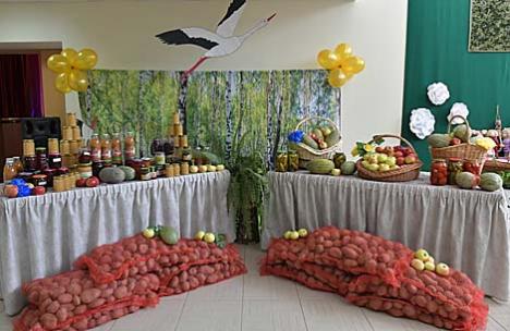 Ураджай з эксперыментальных палёў і падворка Прэзідэнта Беларусі перадалі ў падшэфныя арганізацыі