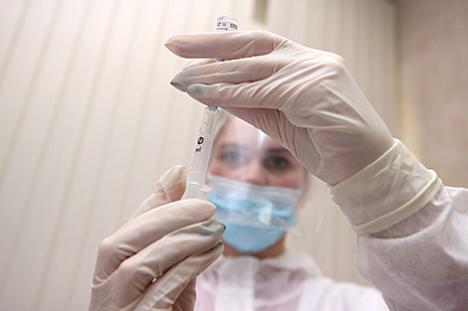 Больш за 400 тыс. чалавек запісаны ў арганізацыях аховы здароўя Беларусі на вакцынацыю ад COVID-19