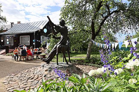 Тэатральны інтэрактыў, майстар-клас і квест: у Віцебску адзначаць 136-годдзе з дня нараджэння Шагала