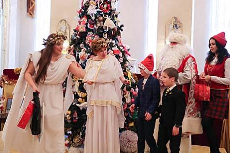 У Вялікім тэатры ўзнагародзілі пераможцаў конкурсу навагодняй цацкі