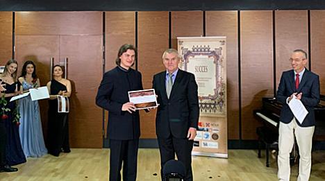 Беларус прызнаны лепшым выканаўцам на рускай мове на конкурсе оперных спевакоў у Бухарэсце