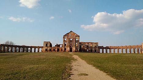 Руіны цэнтральнага корпуса і аркад Ружанскага палаца плануюць закансерваваць