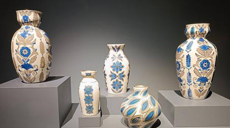 Творчую спадчыну фарфоравага завода прадставілі на выставе 