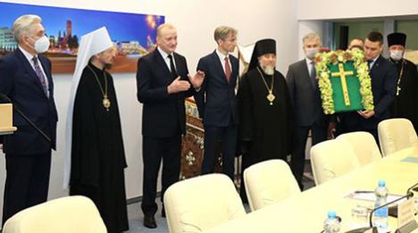 Адноўлены Тураўскі крыж перадалі ў НАН