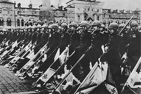 Трэніраваліся не толькі людзі, але і коні. Што франтавік-кавалерыст расказваў пра Парад Перамогі 1945 года?
