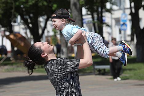 Бясплатны анлайн-рэсурс па ўсвядомленым бацькоўстве створаны ў Беларусі