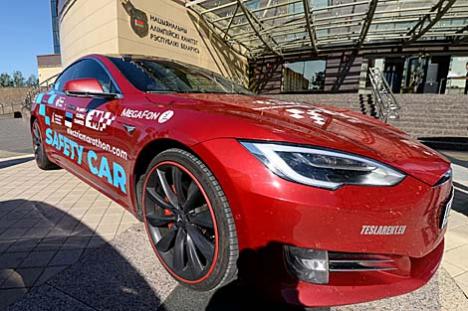 Пераможцаў этапу Брэст-Мінск міжнароднага ралі на электрамабілях узнагародзілі ў НАК