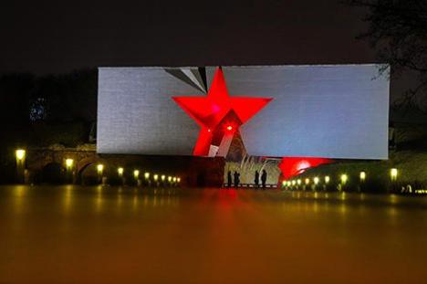 Выстава работ класіка ваеннага фотамастацтва Яўгена Халдзея адкрылася ў Брэсцкай крэпасці