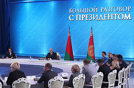 Лукашэнка: СМІ, якія пазіцыянуюць сябе незалежнымі, павінны адчуваць мяжу дапушчальнага